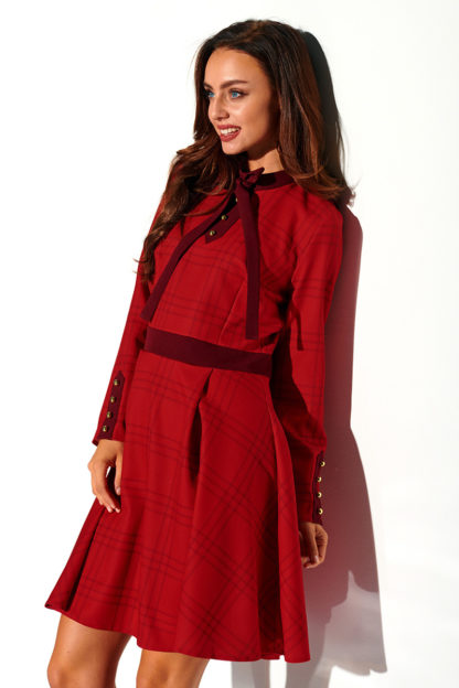 Sukienka z wiązaniem w kratę czerwona