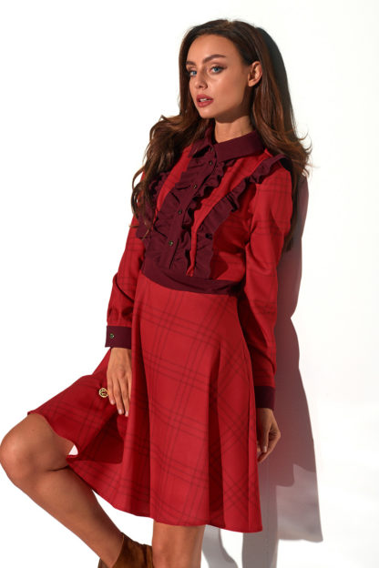 Sukienka z żabotem w kratę czerwona
