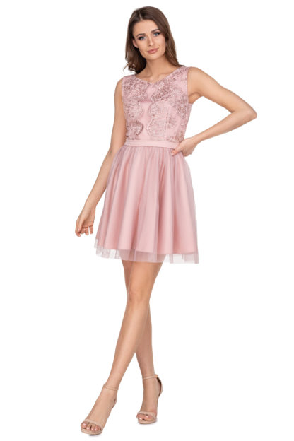 Rozkloszowana sukienka z haftem różowa