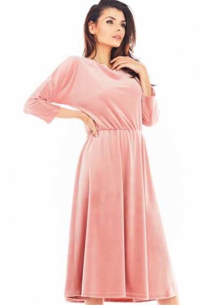 Welurowa sukienka midi z rękawami różowa