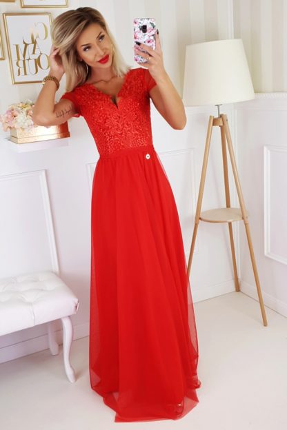 Długa suknia z ozdobnym dekoltem i rękawkiem czerwona