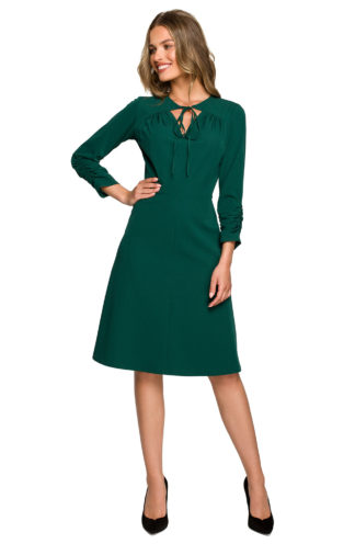 Trapezowa sukienka z wiązaniem pod szyją zielona