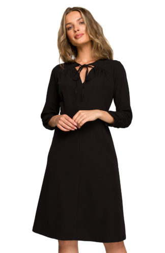 Trapezowa sukienka z wiązaniem pod szyją czarna